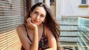 Karishma kapoor wiki, movies, boyfriends, son, award, net worth, weight, bra size, images. Karisma Kapoor On Bollywood Comeback Never Missed Being In The Spotlight Celebrities News India Tv