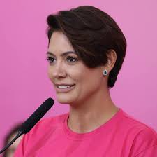 Michelle Bolsonaro diz que está morando de aluguel