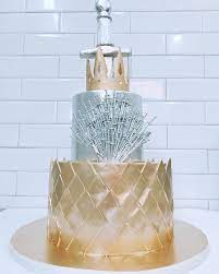 The Five Best Wedding Things We Ve Seen This Week 07 Feb 19 Brideberry Winter Cake Golden Cake Cake Art