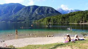 Triglav, dolina logarska, jezioro bled z cudowną wysepką, jezioro bohinj, jaskinie słoweńskiego krasu z postojną i szkocjańskimi na czele, kaniony rzeczne, winnice i malownicze wybrzeże. Slowenia Co Zobaczyc Nad Jeziorem Bohinj Informacje Praktyczne