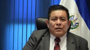 #NacionalesKL El Director de Control Migratorio en el puesto fronterizo El  Amatillo, en Pasaquina, La Unión, el Licenciado Herberth Hernández explica  situación de hondureños varados en la frontera de ...