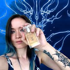 In collaboration with my bff brother at @st.narcissus.parfum I am over-moon  to present the 𝔥𝔞𝔫𝔡𝔠𝔯𝔞𝔣𝔱𝔢𝔡 ~ 𝖆𝖗𝖙𝖎𝖘𝖆𝖓𝖆𝖑 ~  𝓯𝓻𝓪𝓰𝓻𝓪𝓷𝓬𝓮 ~ 𝗘𝗰𝗱𝘆𝘀𝗶𝘀: 𝗘𝗮𝘂 𝗱𝗲 𝗣𝗮𝗿𝗳𝘂𝗺.  @st.narcissus.parfum formulated this scent to give ...