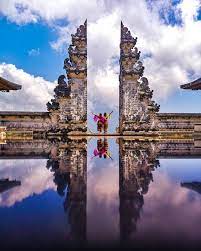 ✅lempuyang temple or lempuyang luhur temple in karangasem is one of ✅sad kahyangan temples in bali which occupies the eastern position of bali, le. Gapura Hits Seantero Bali Pura Lempuyang Luhur Sweetrip Indonesia