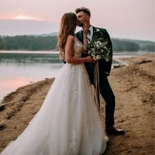 Sollte sich ihr gewünschtes hochzeitskleid nicht in unserem sortiment befinden, werden wir versuchen es für sie zu besorgen. House Of St Patrick Zeitlose Elegante Brautkleider