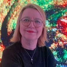 Na maanden van filmen, monteren en vlaai eten is 'Vlaai Away' dan toch  eindelijk bijna klaar! In deze korte documentaire blik ik terug op mijn  Limburgse afkomst. Nu ik zelf moeder ben,