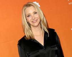 The actress was originally cast as frasier's producer roz. Friends Lisa Kudrow Revele Qu Une Partie De L Episode Special A Deja Ete Tourne Soirmag