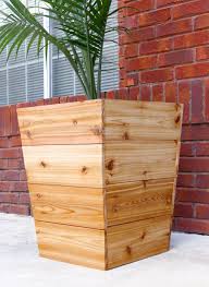 How To Build A Diy Tapered Cedar Planter Diy Wooden Planters Diy Wood Planters Diy Planters