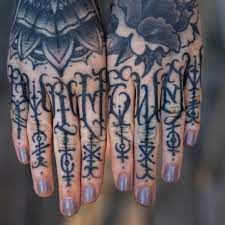 Mike Kenny On Instagram Healed Knuckles For Alicia Not All Knuckles Tattoos Heal This Perfect But Alici Finger Tattoo Designs Knuckle Tattoo Knuckle Tattoos
