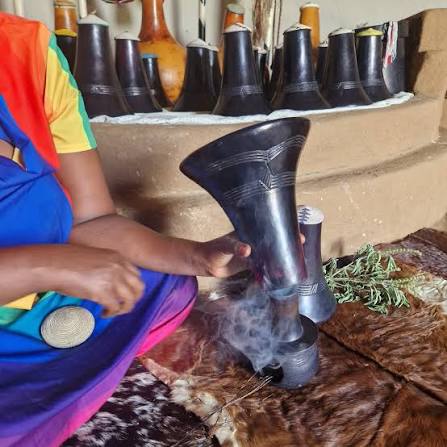 From fresh milk to a traditional Bahima delicacy. During the cultural walk, guests not only learn about the importance of cattle and milk in Bahima culture, but also how milk is traditionally