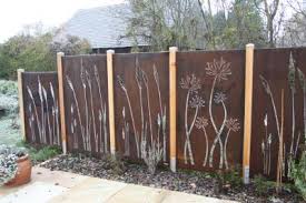 Sichtschutzzaun garten ummauerter garten gartenanlage metall paravent trennwand garten pool zaun sichtschutz im freien hinterhof privatsphäre wasserfall garten. Metall Im Garten Gartengestaltung Zangl