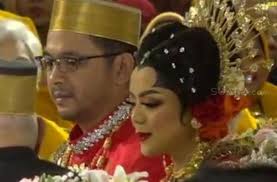 Bani mulia dan lulu tobing menikah pada 24 agustus 2019. Eks Lulu Tobing Danny Rukmana Beri Mas Kawin Uang Dan Emas Untuk Raiyah Matamata Com