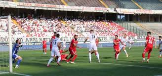 Padua is a city and comune in veneto, northern italy. Padova Promosso In Serie B Se Risultati Utili Nei Playoff Solo Vittorie Esterne
