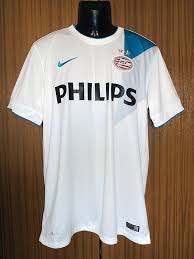 En la historia del madrid esta eliminatoria es recordada como uno de los golpes más duros recibidos por la mítica ' quinta del buitre '. Psv Eindhoven Weg Fussball Trikots 2014 2015 Sponsored By Philips