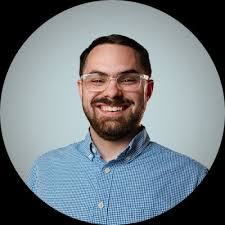 Elsa has been a stripper for ten years, and wants to leave the industry.