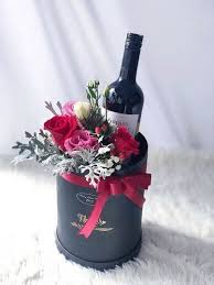 Elegant Box Wine In 2020 Birthday Flowers Bouquet Flower Boxes Birthday Flower Delivery