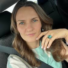 Just moved to the area. What is the avg price of a partial ballyage and who  is available?