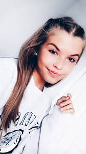 Amelia Sterling (@SterlingAmelia)