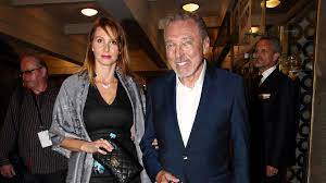 Schon im morgengrauen stehen tausende an, um sich von karel gott zu verabschieden. Elf Jahre Ehe So Glucklich War Karel Gott Mit Seiner Ivana Promiflash De