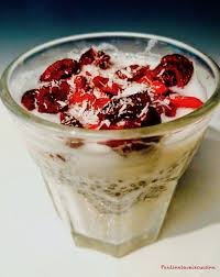 Smoothie Bowl Lait D Amande Graines De Chia Banane Cranberries Baies Du Goji Noix De Coco Rapee Noix De Coco Rapee Idee Recette Lait D Amande
