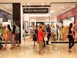 Pizza hut aduce astfel in iasi, la palas mall, conceptul de livrare la domiciliu sub marca pizza hut delivery (phd), care furnizeaza produse numai la pachet sau prin livrare directa. Palas Mall Magazine Tommy Hilfiger