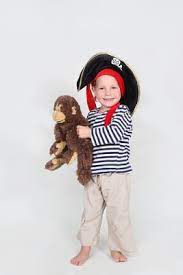 Das kurzärmelige oberteil mit angenähter weste, stehkragen und lustigem papageienaufdruck lassen jedes kind zu einem echten priaten werden. Kostume Zum Kinder Fasching Selber Machen Sparen Satt Kaufen
