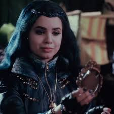 Evie Descendants Get Her Mirror Back