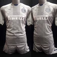 Tienda en línea para porteros de fútbol donde comprar zapatos, guantes, espinilleras y encontrar noticias, entrevistas y foros para porteros. Inter De Milan Gris Hugo Olvera Uniformes De Futbol Facebook