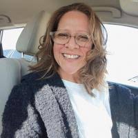 Jacqueline Lund's Instagram, Twitter & Facebook