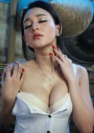 Amelia Rose - natural beauty exposed