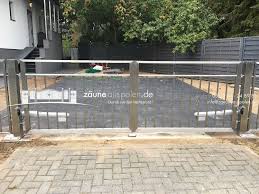 Edelstahlzaun Aus Polen Hochwertiger Edelstahl Mit Moderner Form Mit Briefkasten Tur Und Tore Mit Elektrischen Antrieb Edelstahl Zaun Zaune Aus Polen Stahl