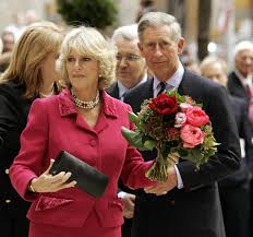 Bei der standesamtlichen trauung ihres sohnes ist die queen nicht dabei. The Crown Did Charles Give Camilla A Bracelet Before Wedding