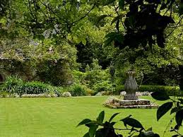 Les Jardins De Kerdalo En Juin 2009 Et 2019 Arrosoirs Et Secateurs En 2020 Jardins Arrosoir Et Secateur