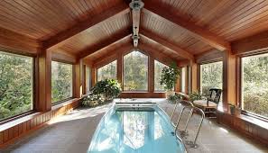 Moderner Innenpool Im Dachgeschoss Landhaus Entdecke Tolle Einrichtungsideen Fur Dein Schwimmbad Innenpool Hauser Mit Pool Schwimmbader