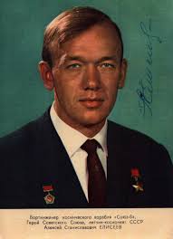 Sold at Auction: Autograph document signed by Daniel Gookin