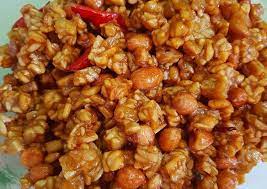 3 siung bawang putih, sangrai; Resep Sambal Goreng Tempe Kacang Yang Enak