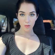 Claire Evelyn's Instagram, Twitter & Facebook