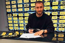 Peñarol se reforça com zagueiro campeão do mundo