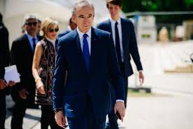 Lmvh yönetim kurulu başkanı ve ceo'su. Lvmh S Bernard Arnault Briefly Ousted Amazon S Jeff Bezos From His Post As The World S Richest On Monday The Fashion Law