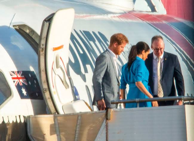 Meghan Markle and Harry in mid-air scare as plane forced to abort landing  at last minute - The Mirror