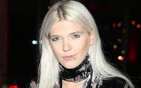 Daria zawiałow to skromna, młoda artystka z duszą buntowniczki. Daria Zawialow Maz Instagram Helsinki Eskarock Pl