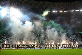 Mecz rozgrzał kibiców lechii gdańsk. Chuligan Lechii Gdansk Rzucil Sie Na Policjanta Po Derbach W Reku Mial Sztachete Super Express