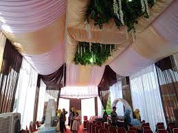 Untuk menghemat budget kamu bisa mendirikan tenda di rumah dan mengundang orang orang terdekat saja jika kamu adalah salah satu orang yang berpendapat sama tidak ada salahnya untuk menyimak beberapa ide kreatif dekorasi tenda pernikahan di rumah sederhana berikut ini supaya hari. Harga Sewa Dekorasi Tenda Pernikahan Di Tangerang Terbaru Wajib Tahu Untuk Rencana Pesta Wedding Kamu Kuynikah