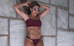 Maybe you would like to learn more about one of these? A8hna Oikonomakoy Me Ayto To Programma Diatrofhs Exase Ta Kila Ths Egkymosynhs High Neck Bikinis Strapless Bikini Swimwear