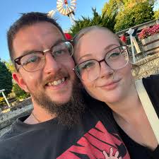 Who can do bright green hair braiding for a festival