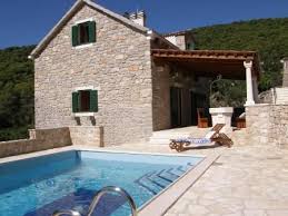 Verandas can be found on the second floor. Insel Solta Dalmatien Mediterranes Haus Mit Pool