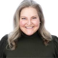 Mandie Davis's Instagram, Twitter & Facebook