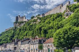 The city is located in eastern france, close to the jura mountains and the border with switzerland. Besancon Campus France