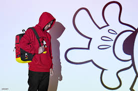 Ahora micky mouse cumple 90 años de vida, y es uno de esos pocos personajes que gana con los años. Vans X Disney Mickey Mouse 90th Anniversary Collection Nitrolicious Com