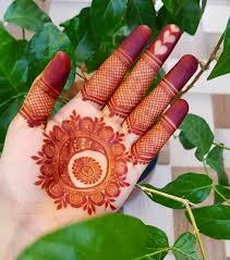 This latest mehndi design photo is best for those who like moderate mehndi designs. Latest Mehndi Designs For Raksha Bandhan Rakhi Festival 2021 K4 Fashion
