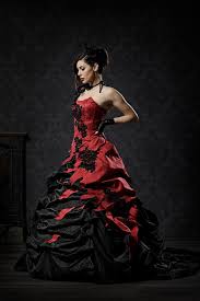 I'm a fashion designer lady for extravagant wedding and tailcoats. Lucardis Feist Fashiondesign Feist Style Wo S Gerade So Heiss Ist Darf Es Ein Bisschen Feuer Sein Feist Style Facebook